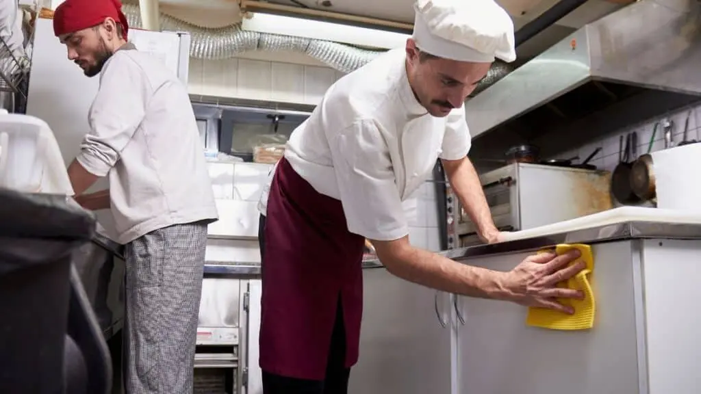 como se le dice al ayudante de cocina - Cómo se dice ayudante de cocinero