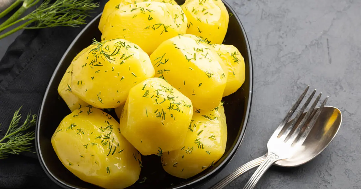 patatas al microondas con papel de cocina - Cómo se prepara la papa para que no engorde