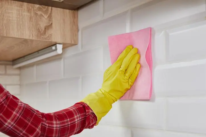 Cómo limpiar las juntas de azulejos y baldosas < Consejos de hogar